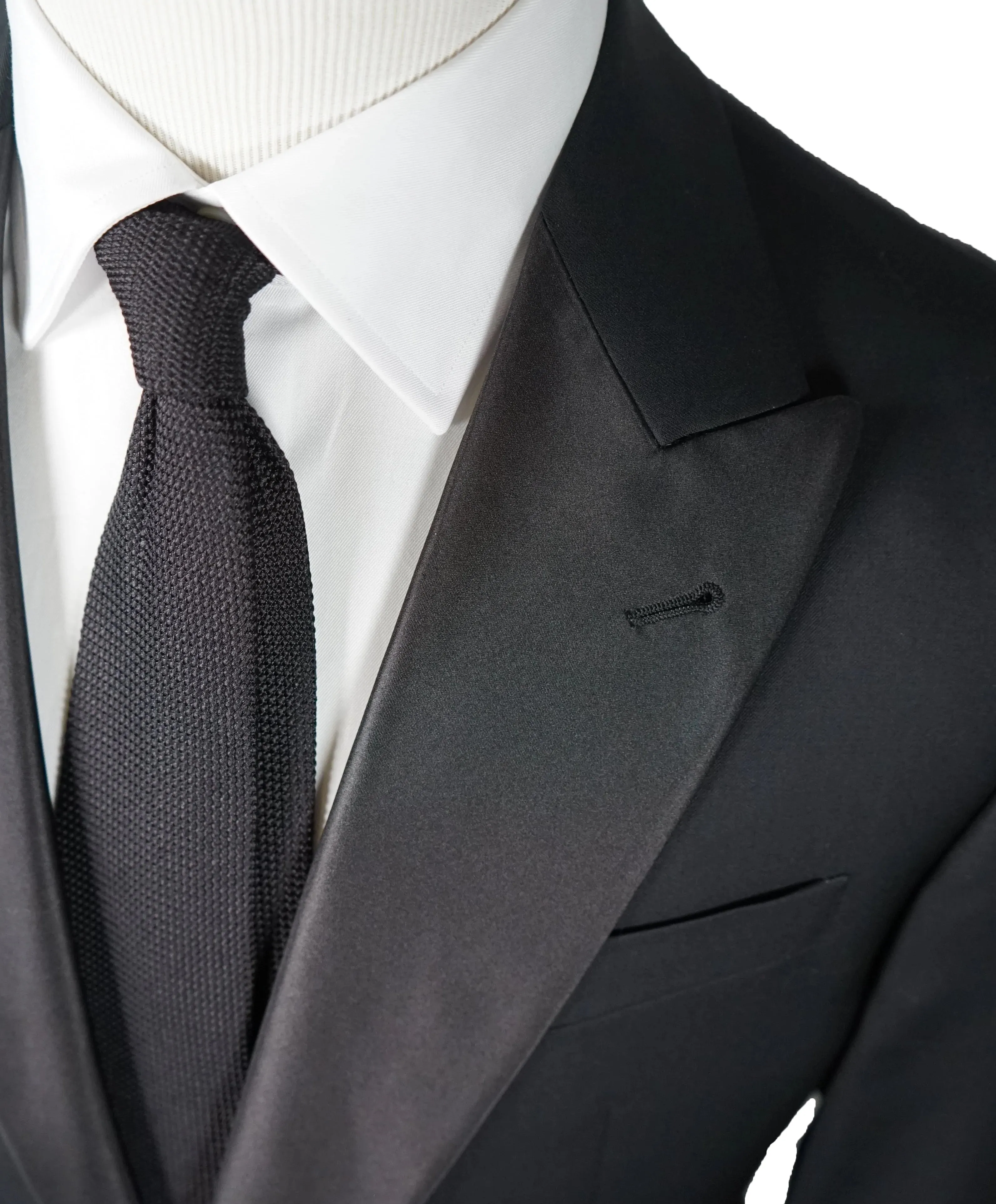 $2,095 ARMANI COLLEZIONI - “G Line” Wide Peak Lapel Tuxedo Suit - 44R