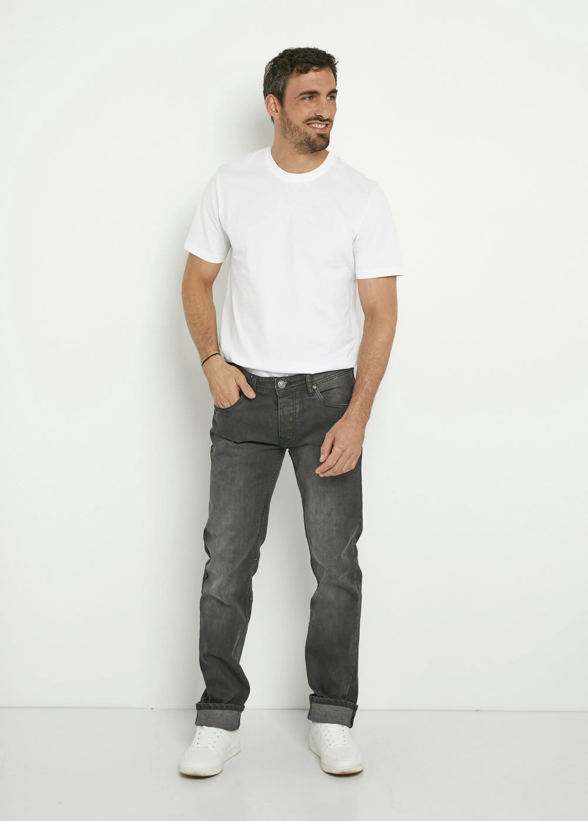 5-pocket straight-cut, stretchy jeans