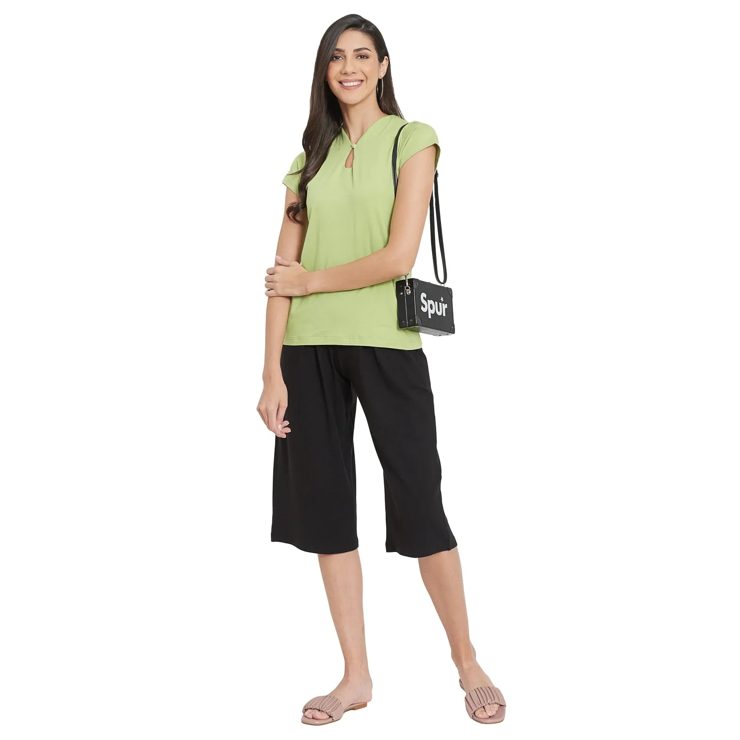 BASIC KEYHOLE NECK LINE TOP