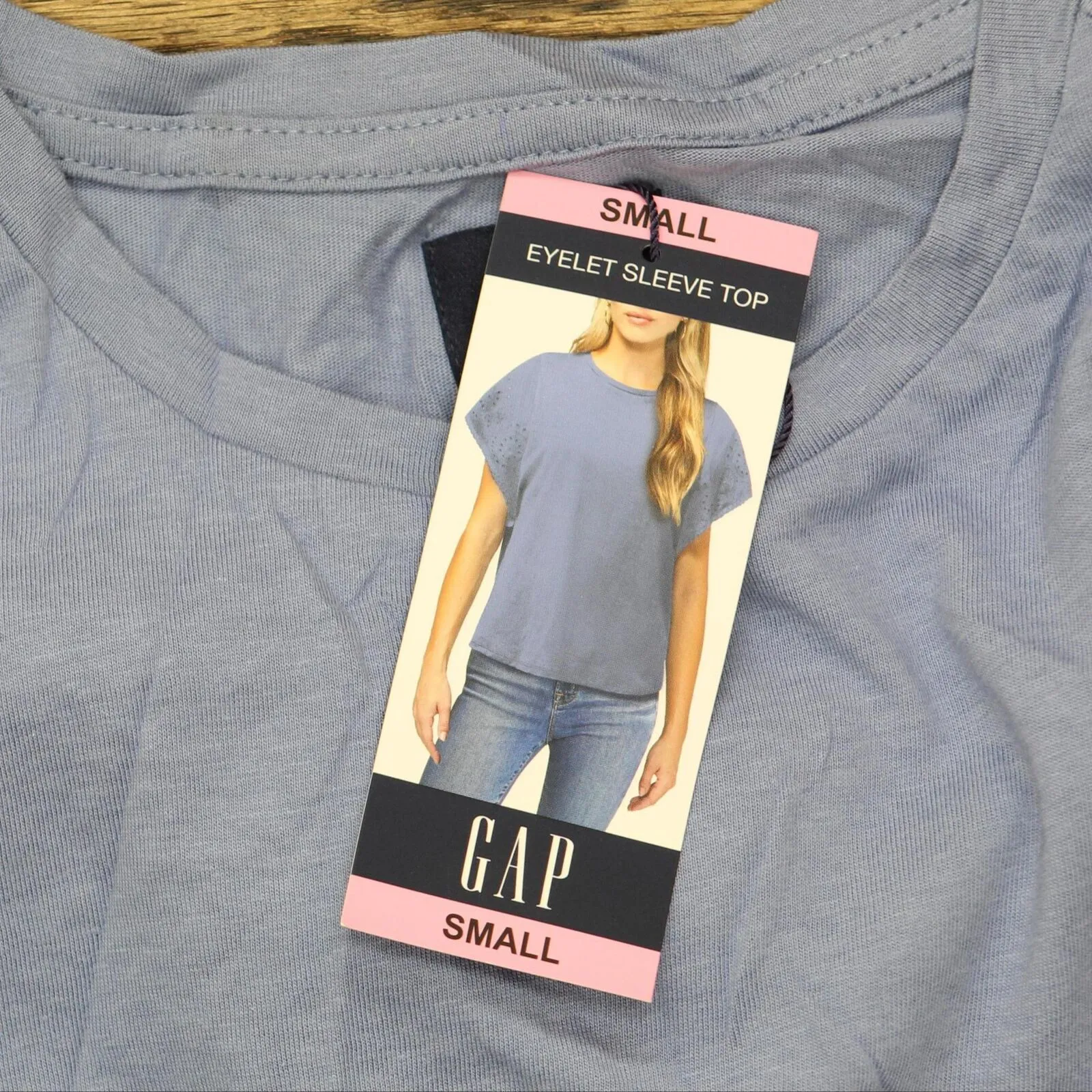 Gap Women's Eyelet Flutter Short Sleeve Scoop Neck Shirt QLT50285