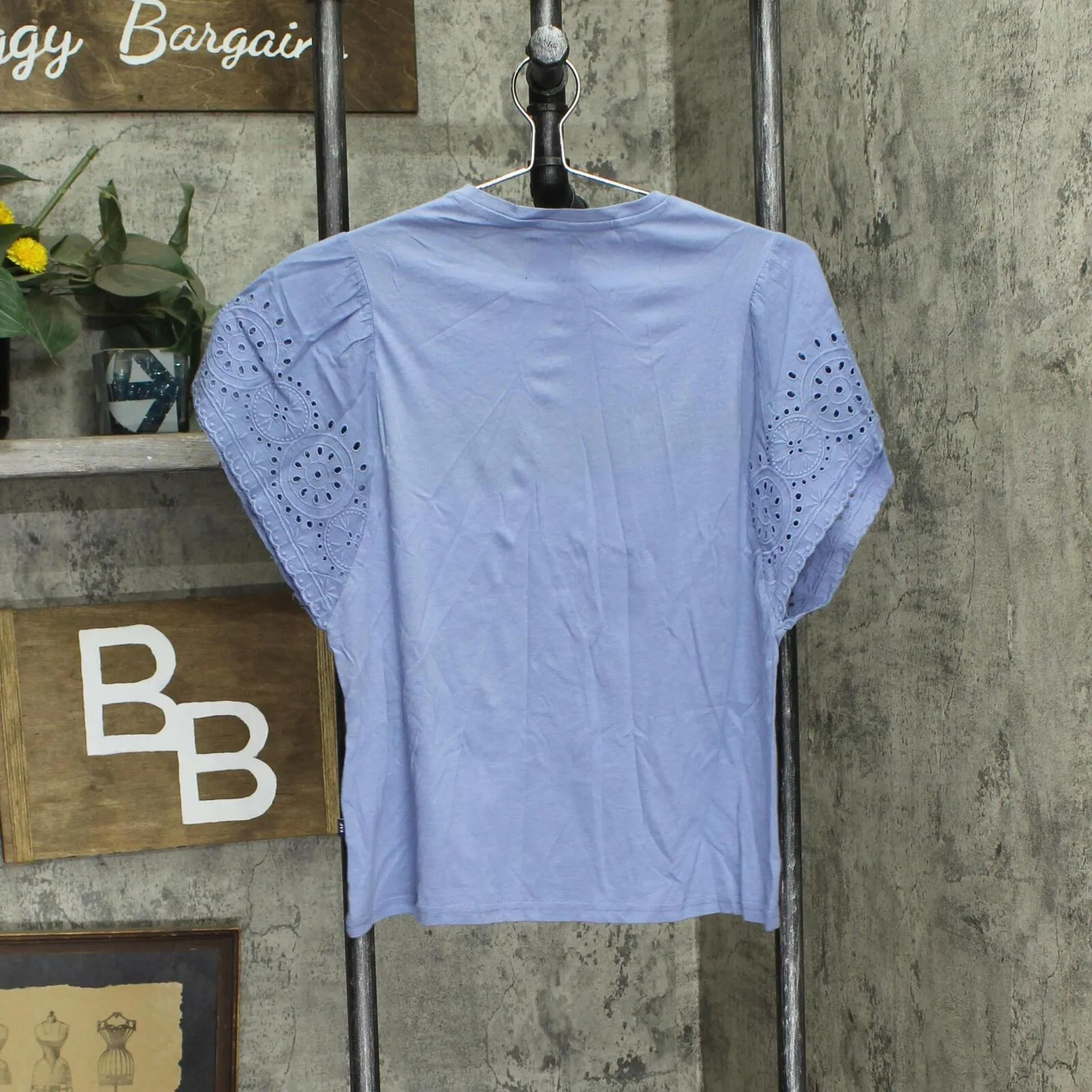 Gap Women's Eyelet Flutter Short Sleeve Scoop Neck Shirt QLT50285