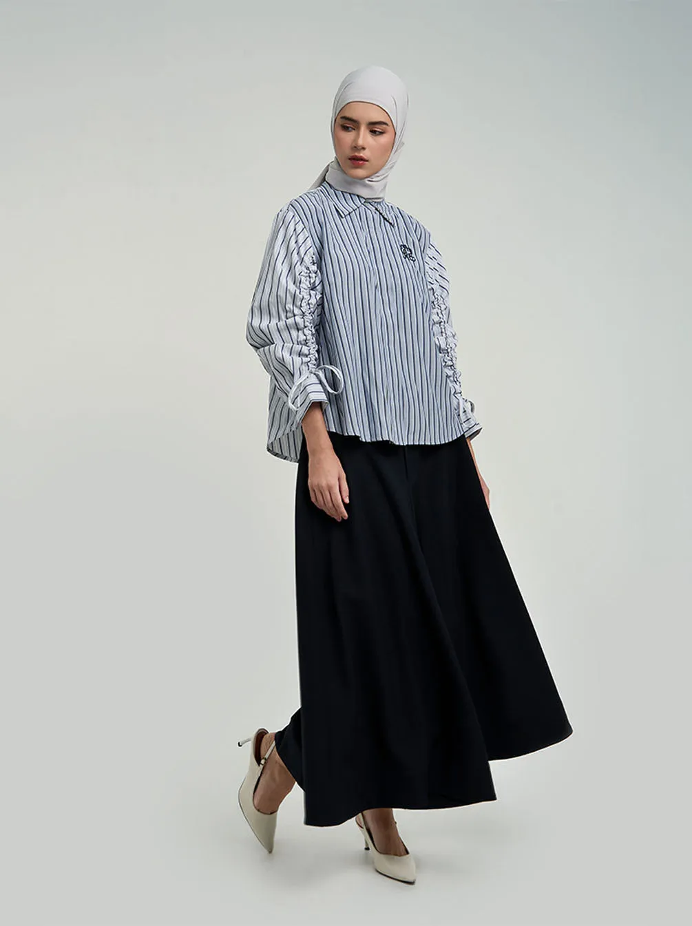 ILYA DRAWSTRING TOP WHITE BLUE