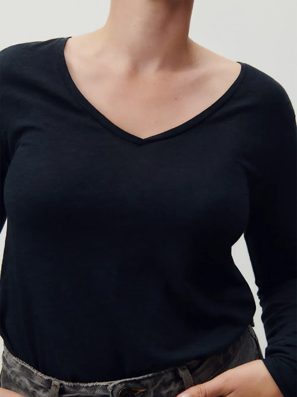 Jacksonville Long Sleeve V-neck Tee - BLACK