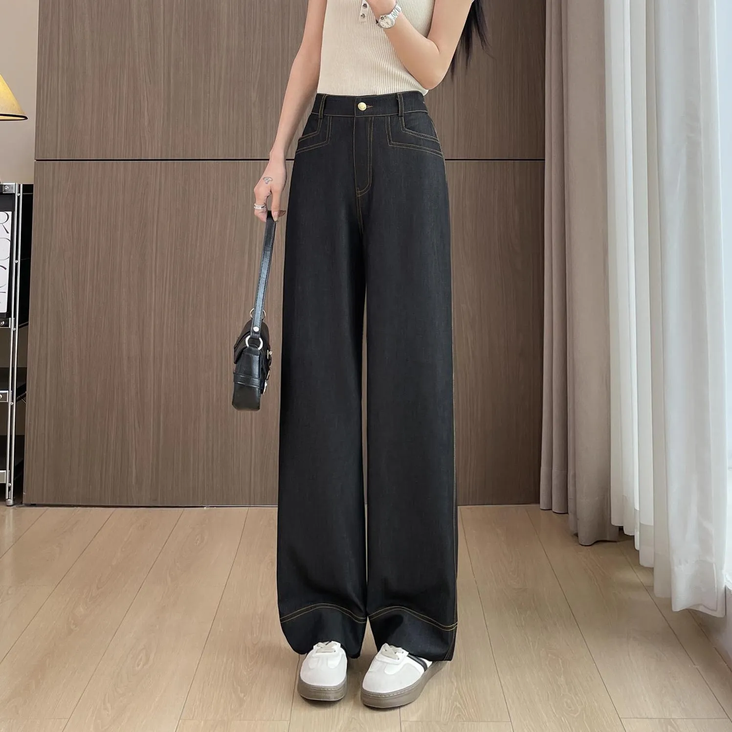 Lightweight Double Stitched Wide Leg Trousers in a Stylish Design