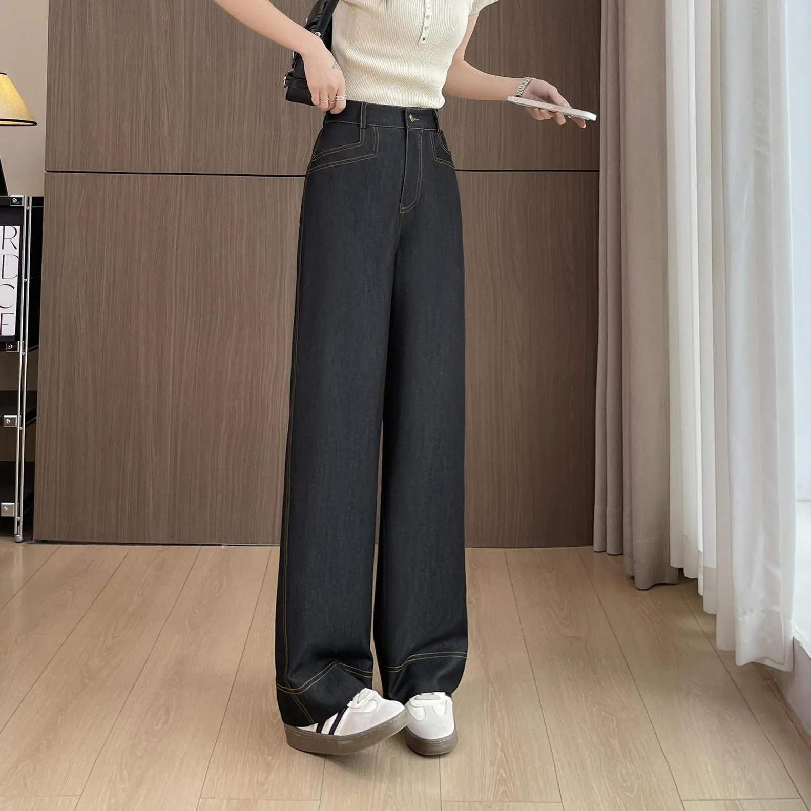 Lightweight Double Stitched Wide Leg Trousers in a Stylish Design