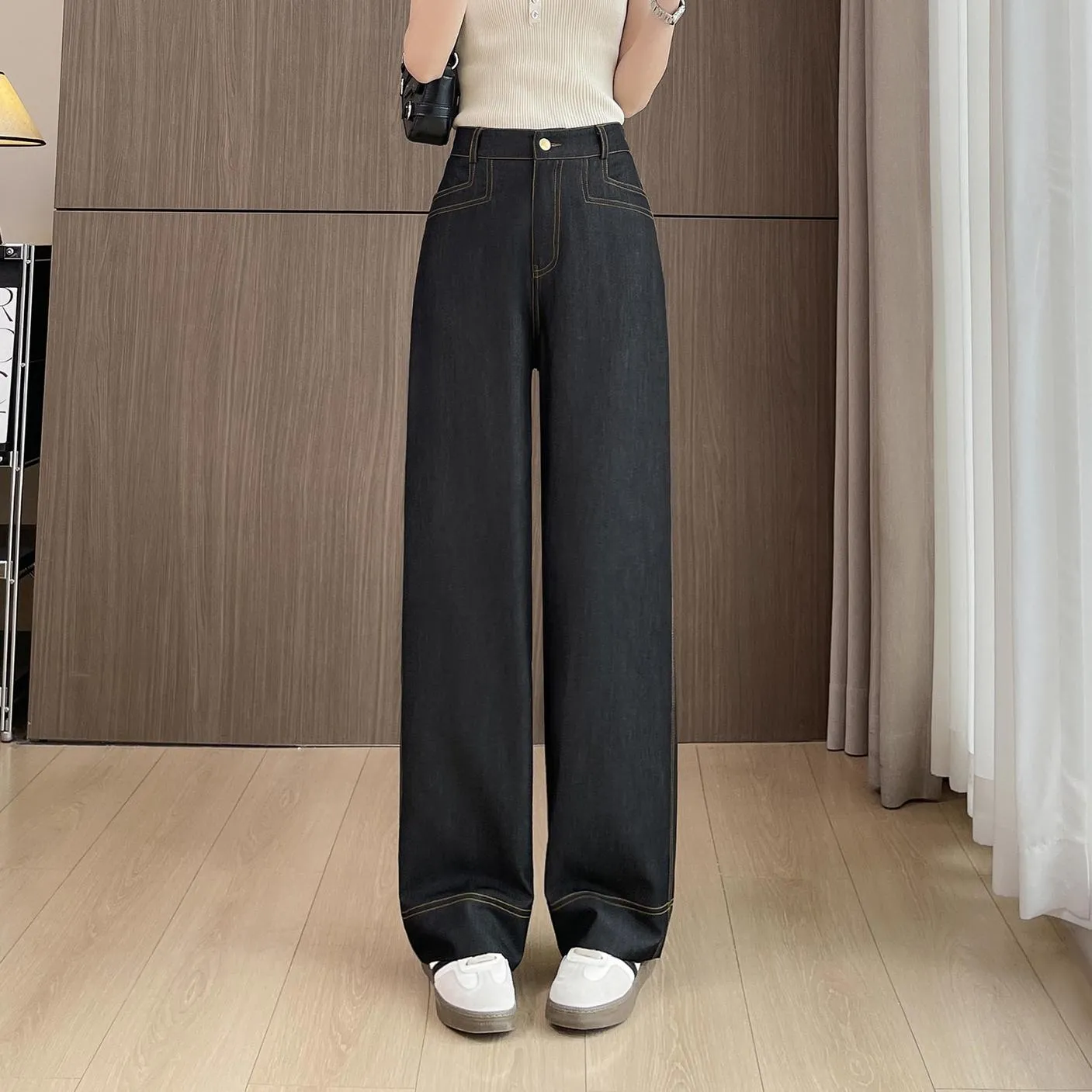 Lightweight Double Stitched Wide Leg Trousers in a Stylish Design