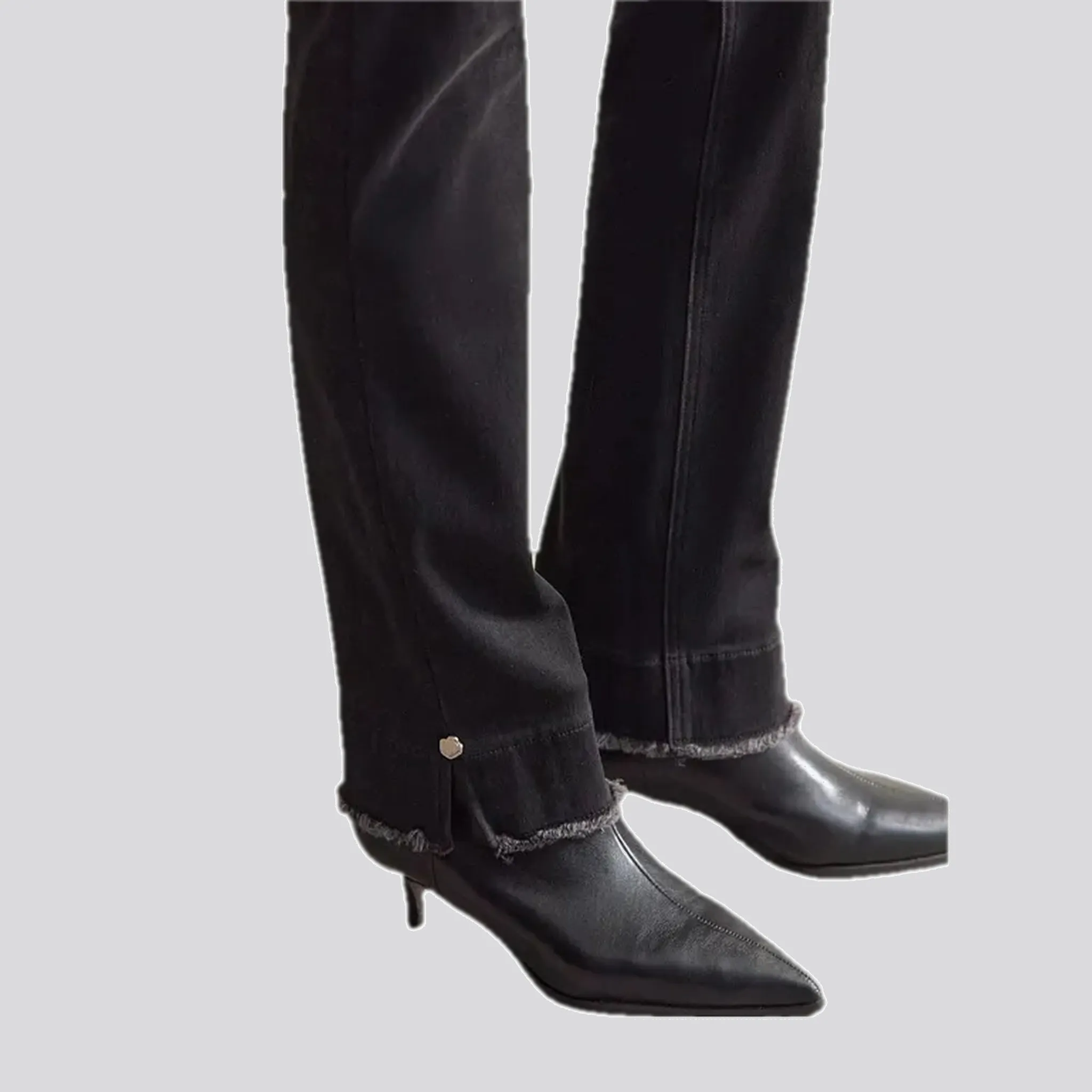 Slim fit fashionable elastic jeans for women