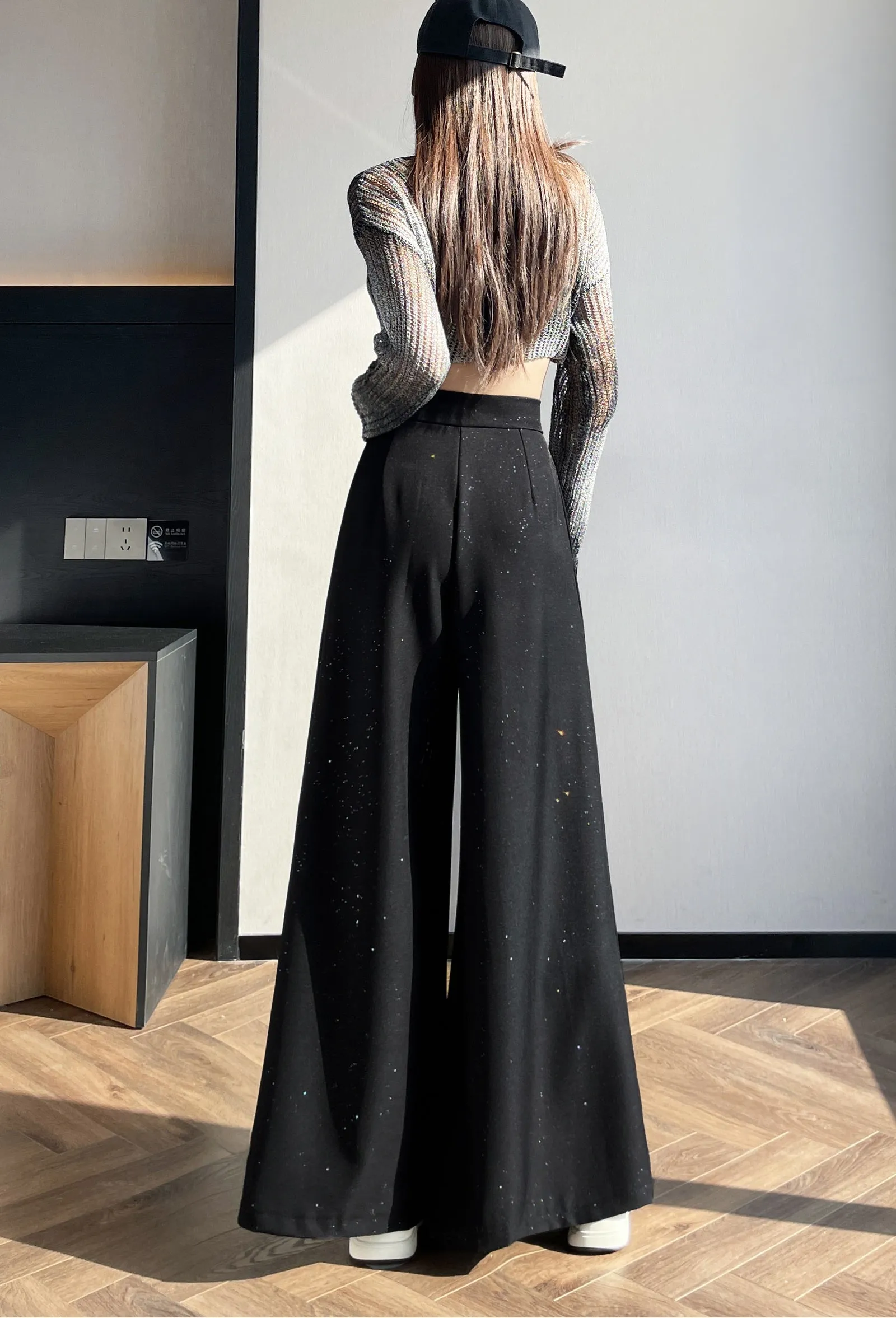 Stylish Sequin Wide-Leg Trousers for a Casual Look