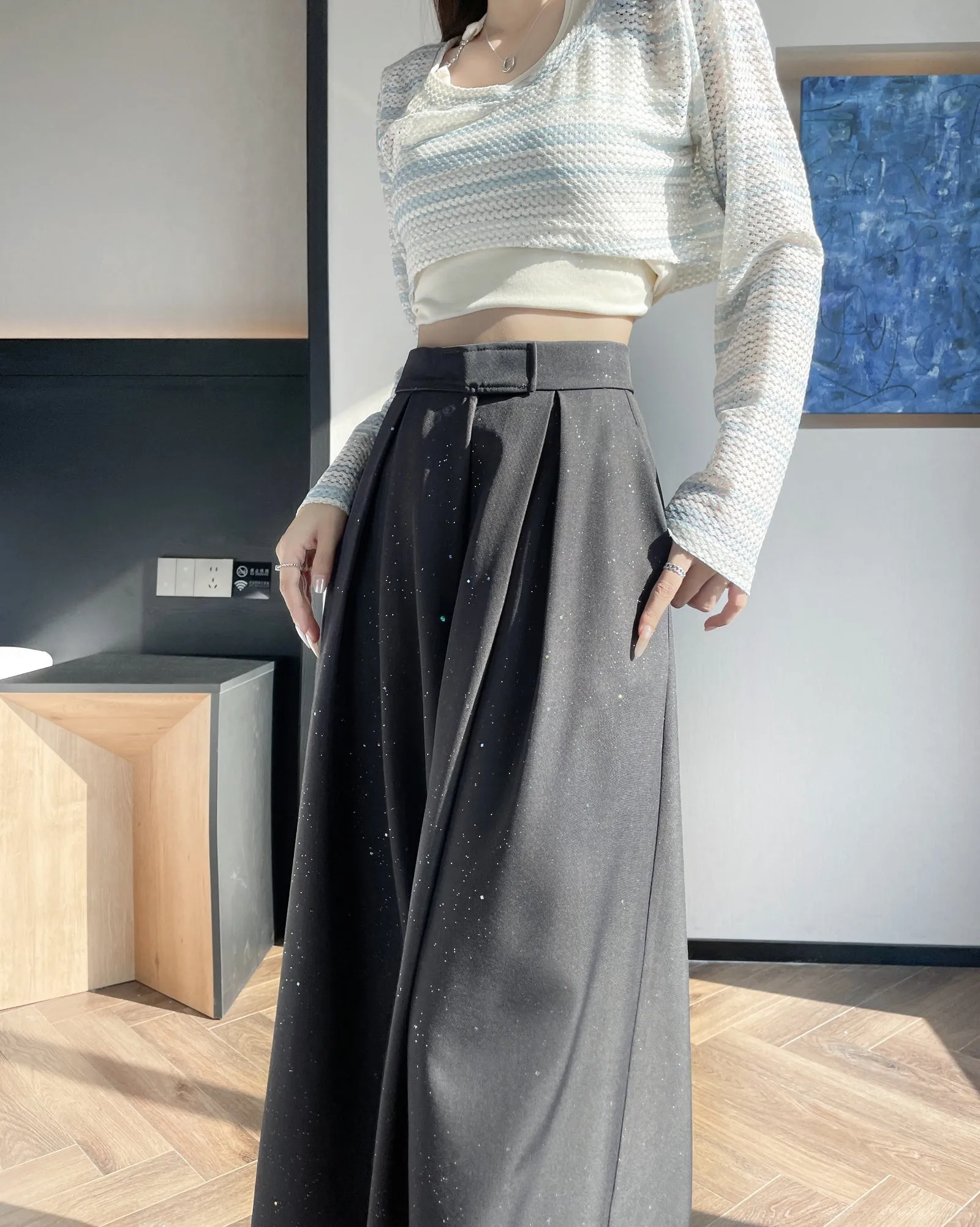 Stylish Sequin Wide-Leg Trousers for a Casual Look