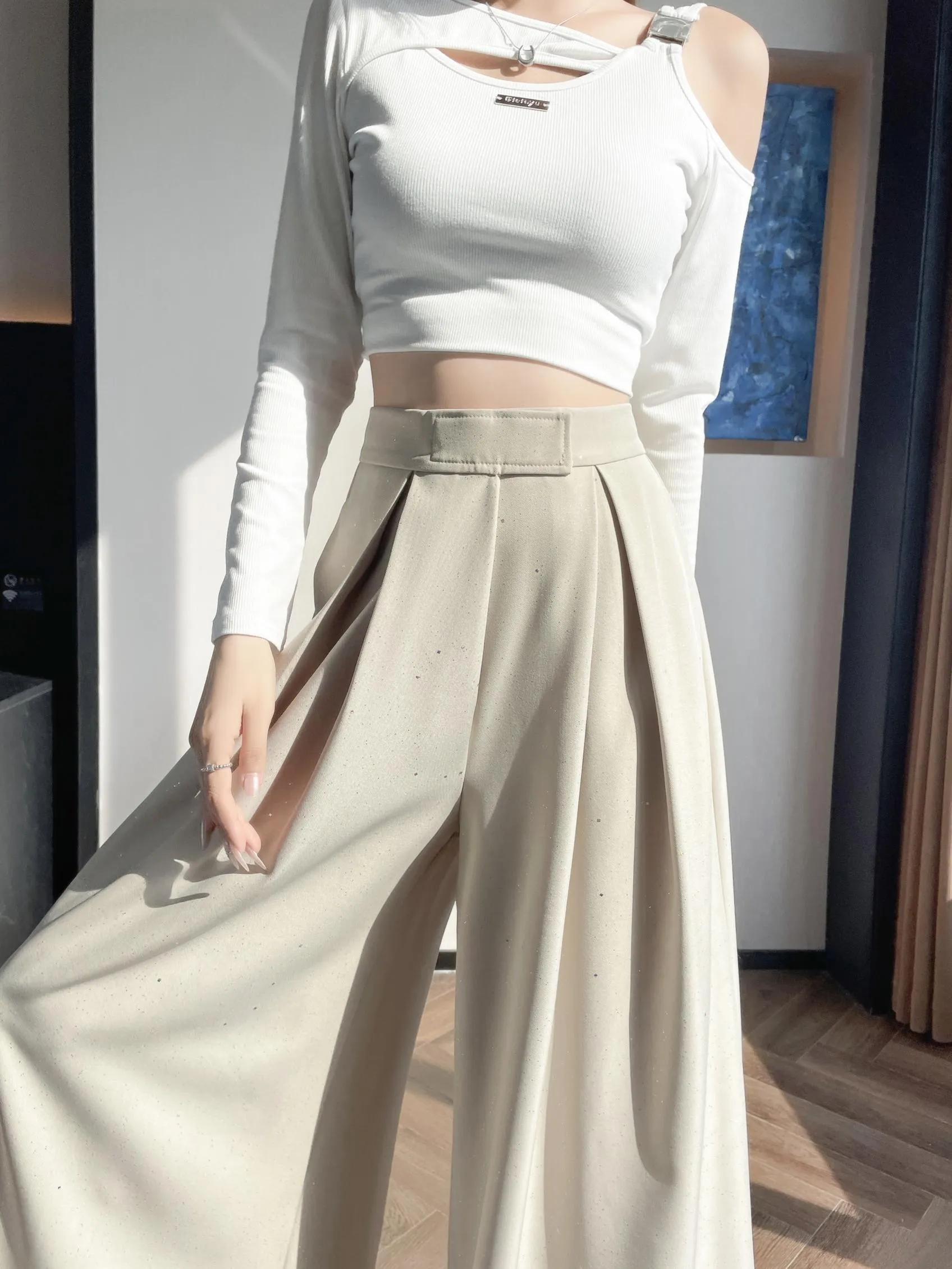 Stylish Sequin Wide-Leg Trousers for a Casual Look