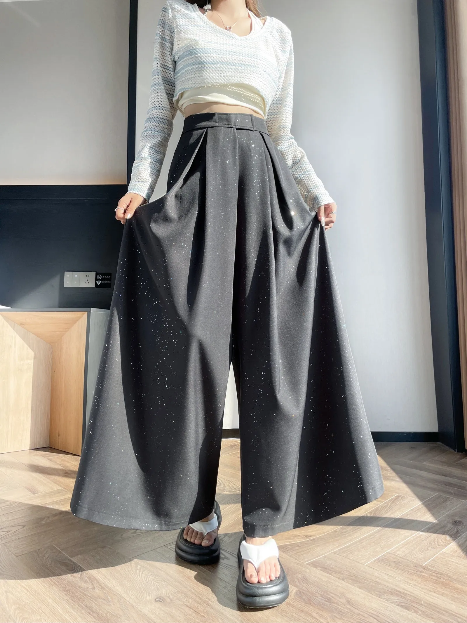 Stylish Sequin Wide-Leg Trousers for a Casual Look