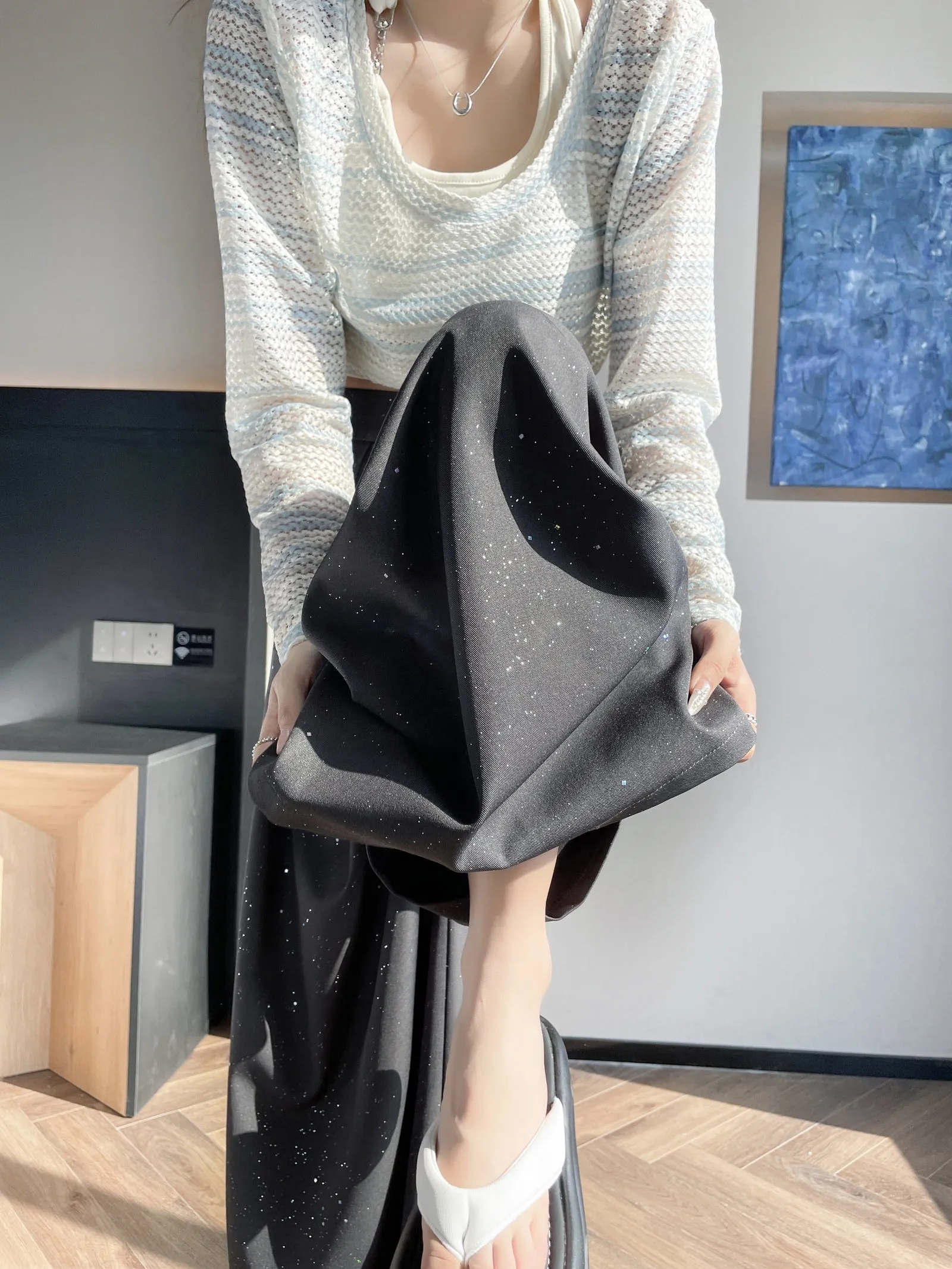 Stylish Sequin Wide-Leg Trousers for a Casual Look
