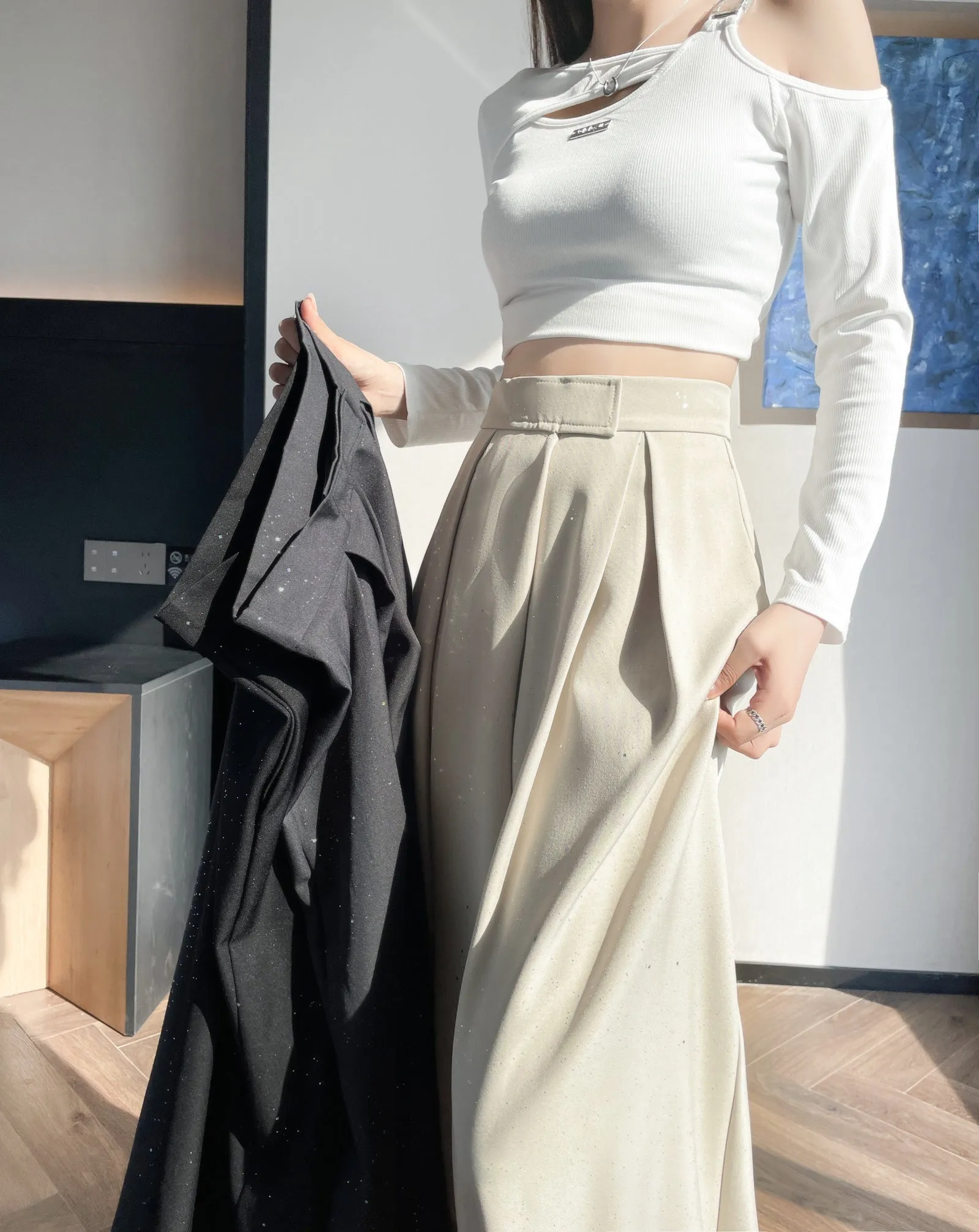Stylish Sequin Wide-Leg Trousers for a Casual Look