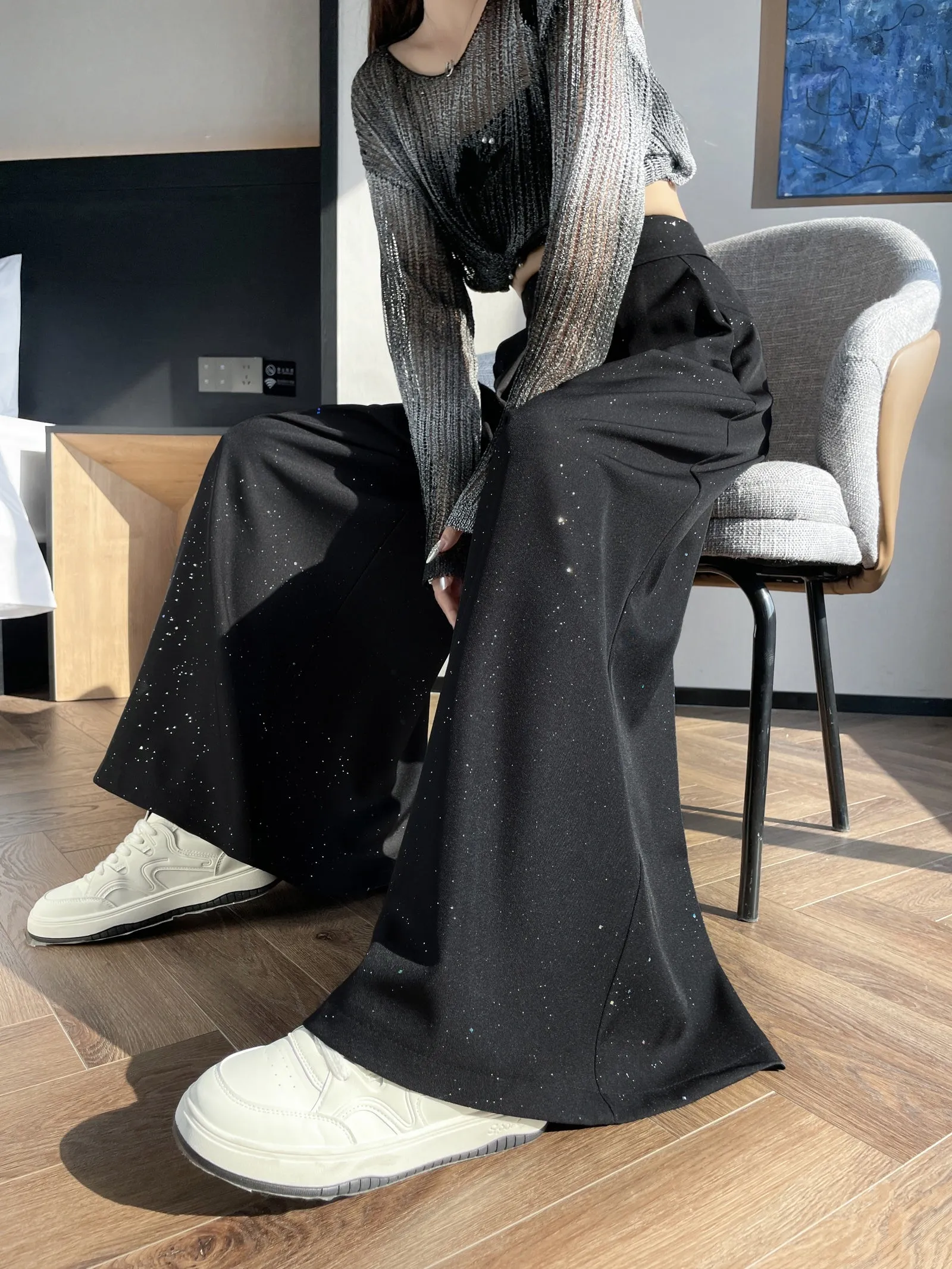 Stylish Sequin Wide-Leg Trousers for a Casual Look