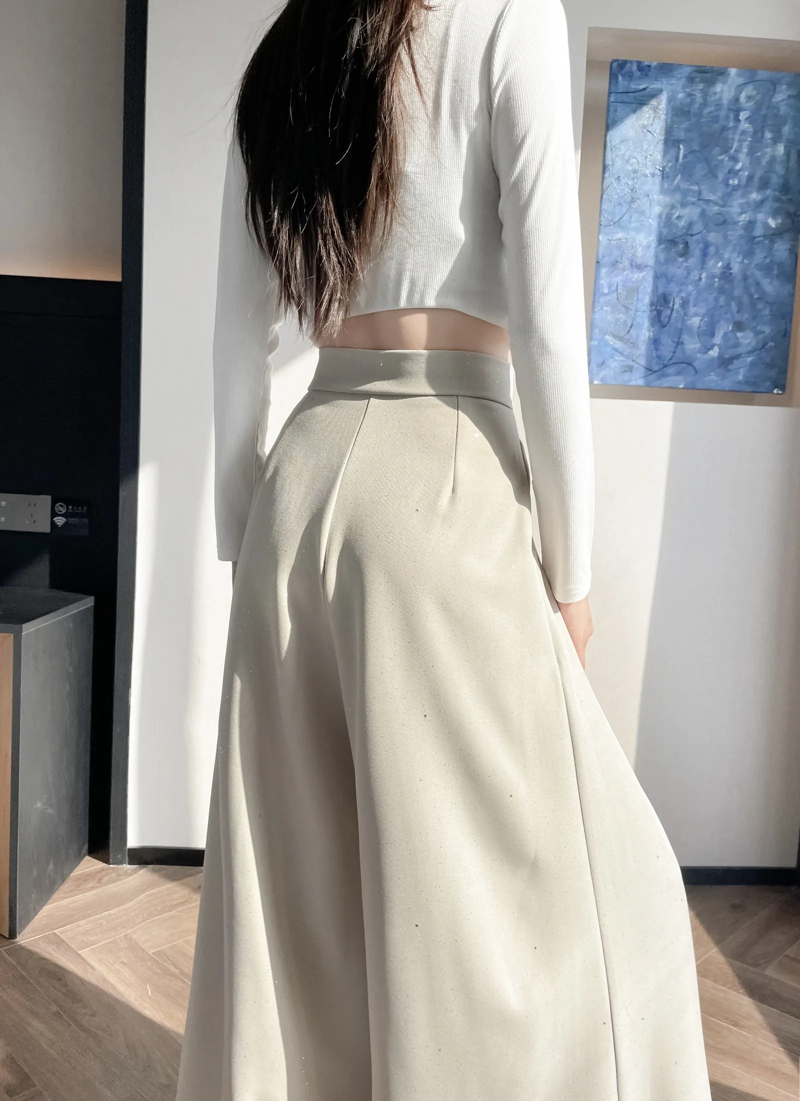 Stylish Sequin Wide-Leg Trousers for a Casual Look