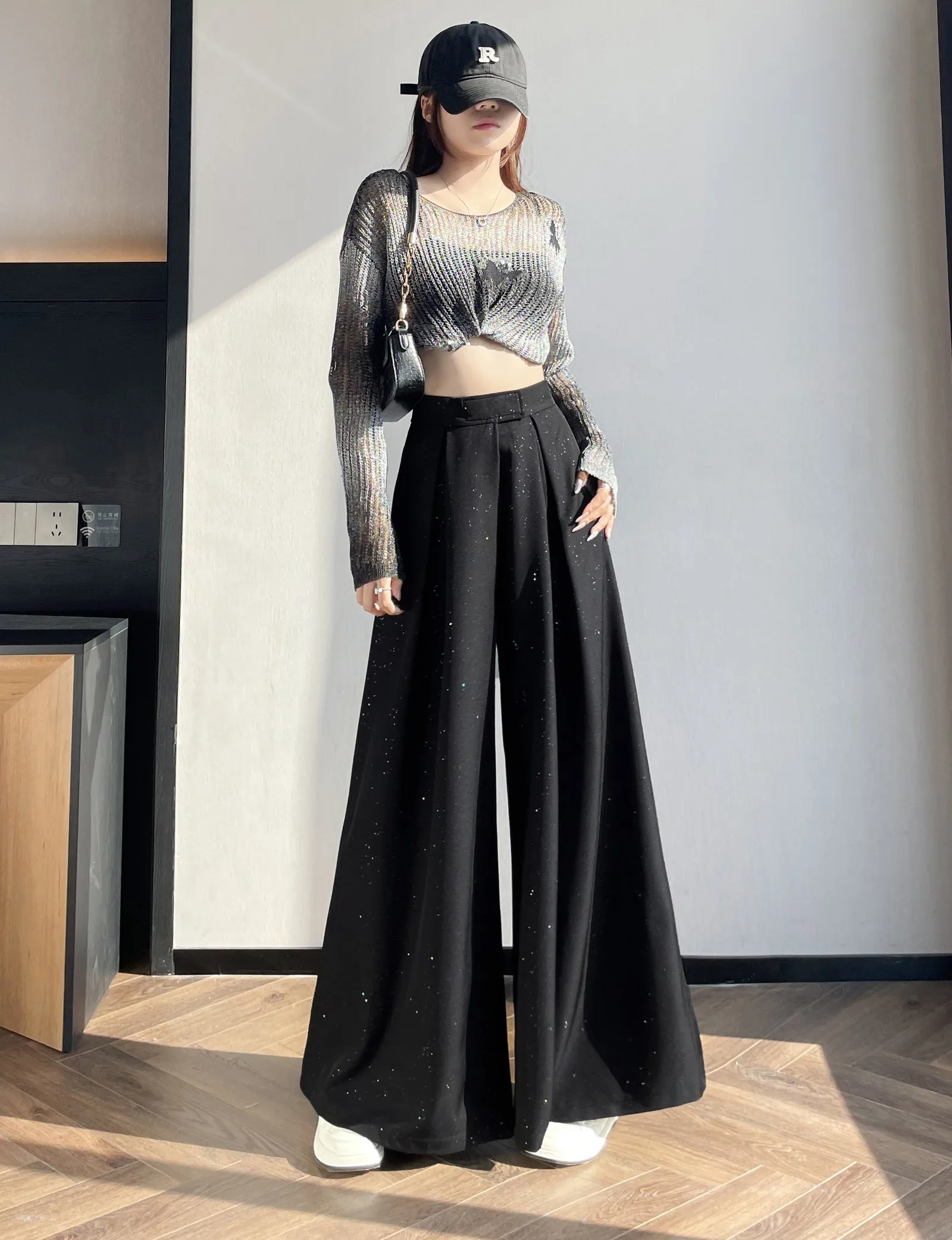 Stylish Sequin Wide-Leg Trousers for a Casual Look