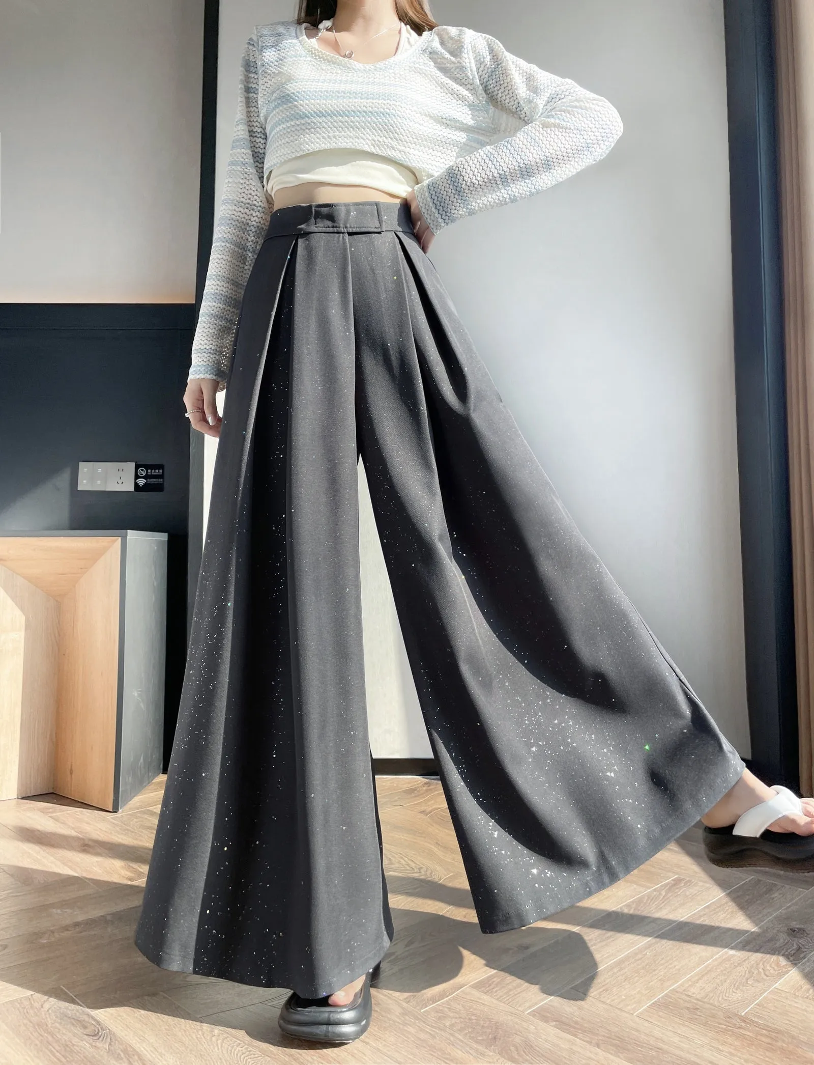 Stylish Sequin Wide-Leg Trousers for a Casual Look