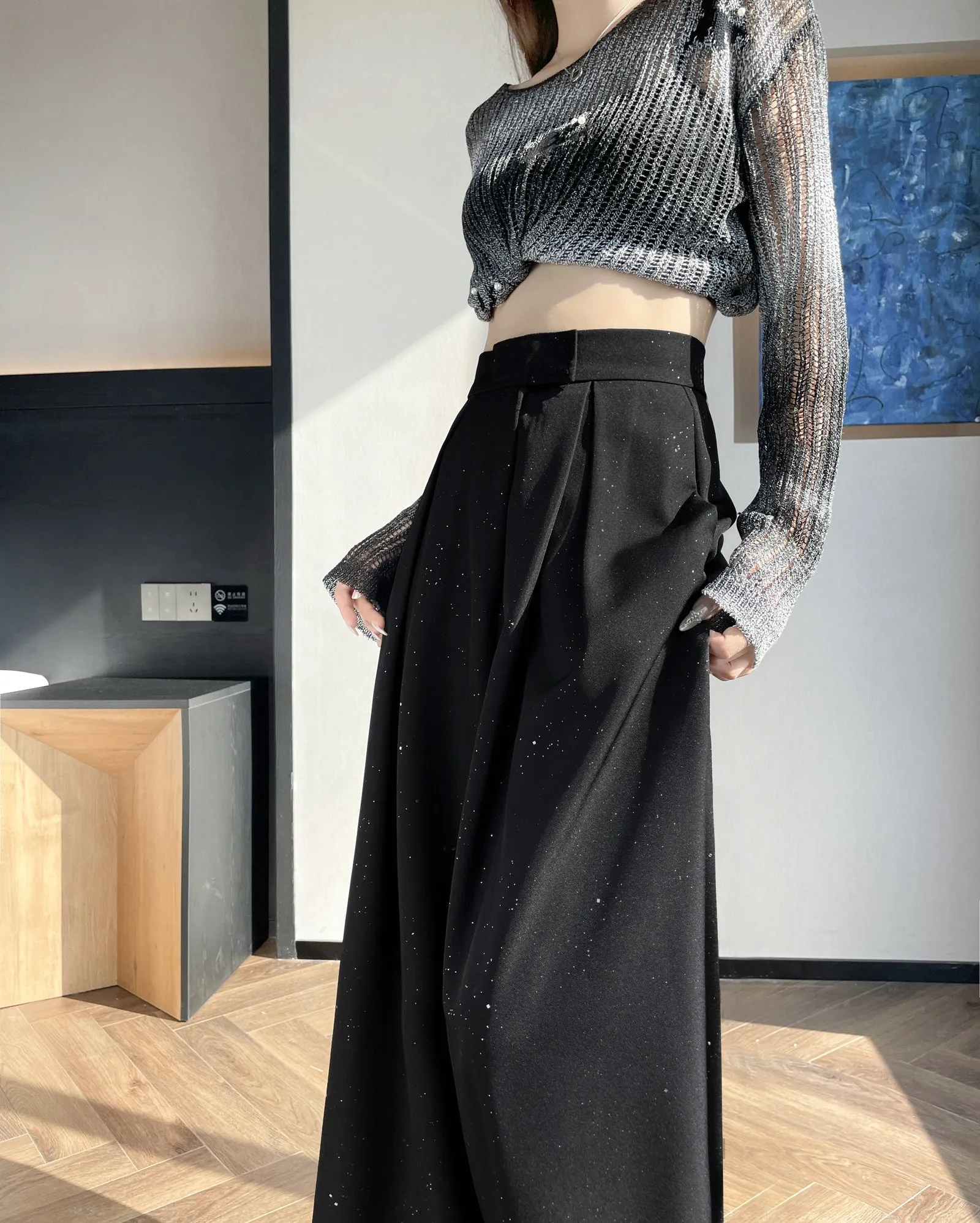 Stylish Sequin Wide-Leg Trousers for a Casual Look