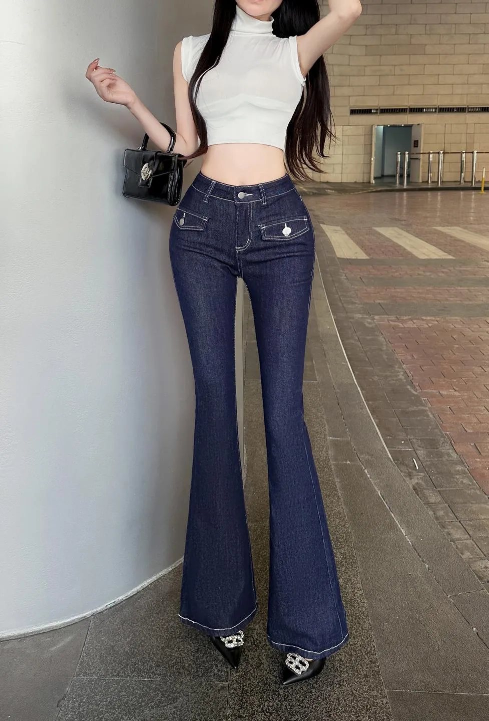 Versatile Low-Rise Jegging with Retro Flair