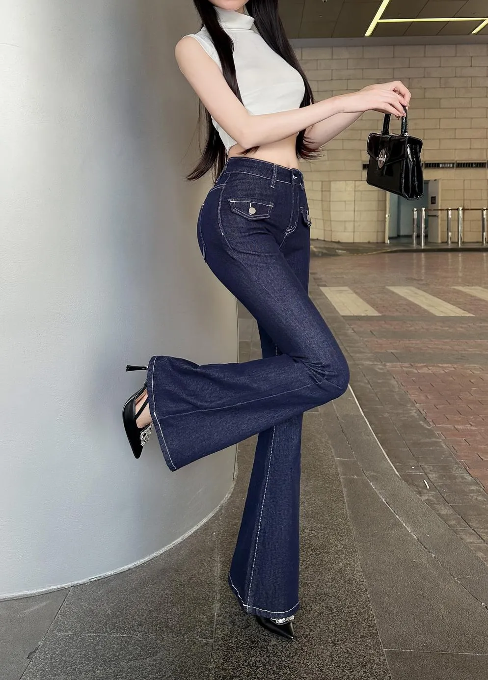 Versatile Low-Rise Jegging with Retro Flair