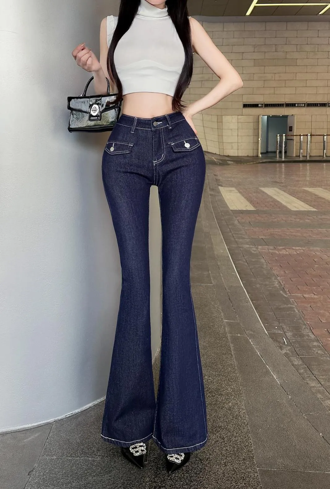Versatile Low-Rise Jegging with Retro Flair
