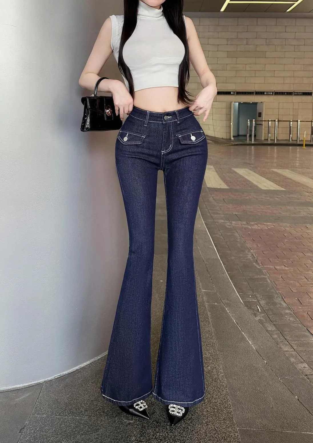 Versatile Low-Rise Jegging with Retro Flair