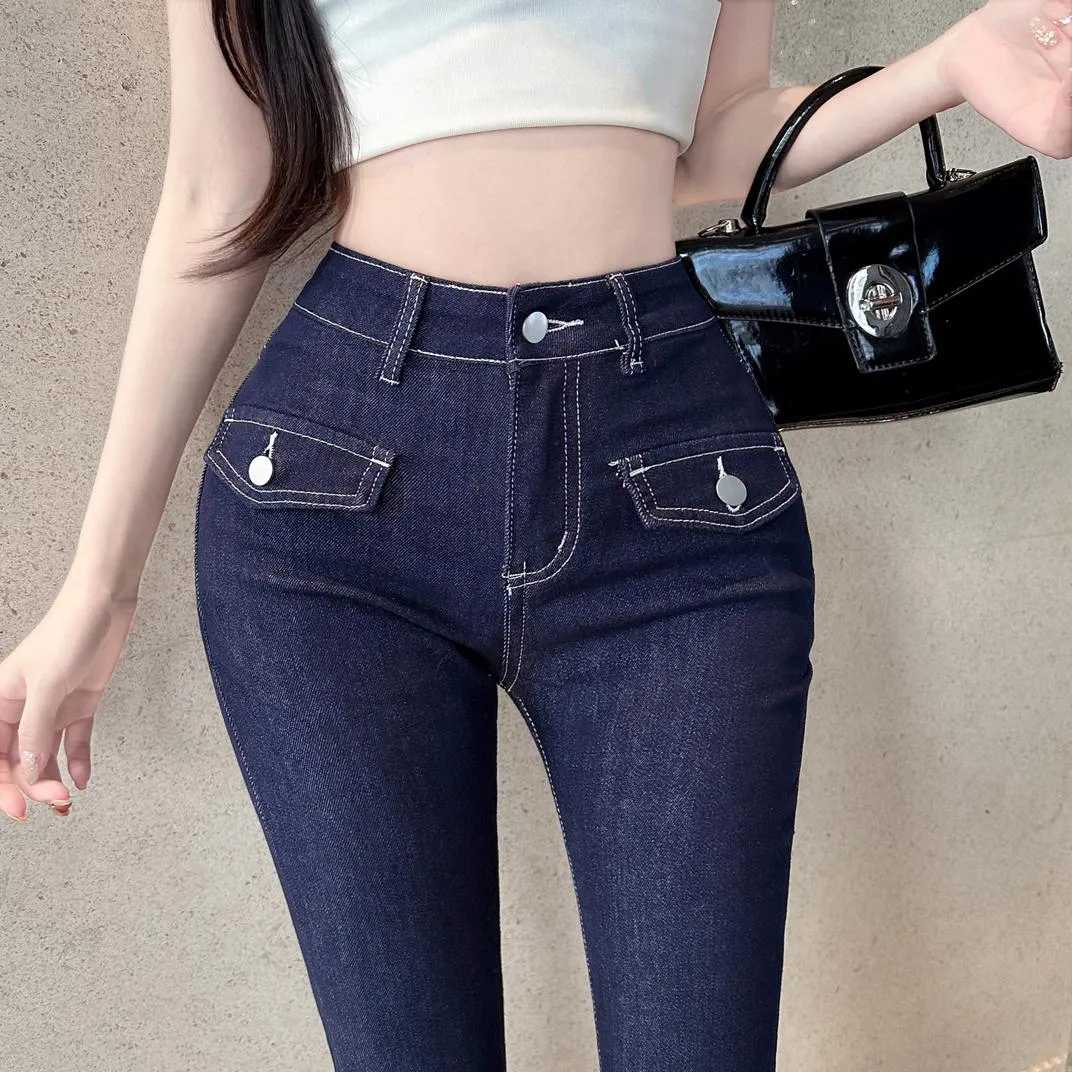 Versatile Low-Rise Jegging with Retro Flair