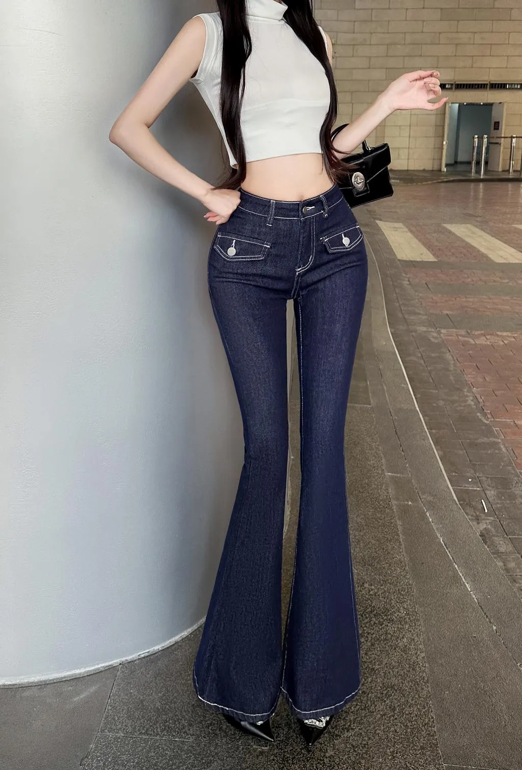 Versatile Low-Rise Jegging with Retro Flair