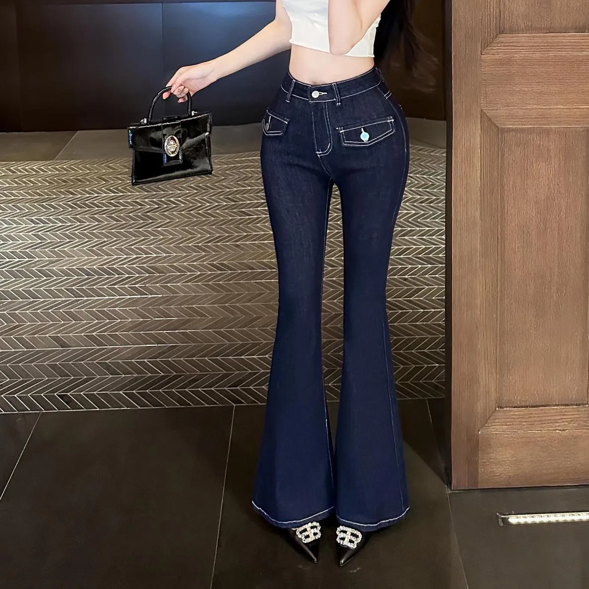 Versatile Low-Rise Jegging with Retro Flair