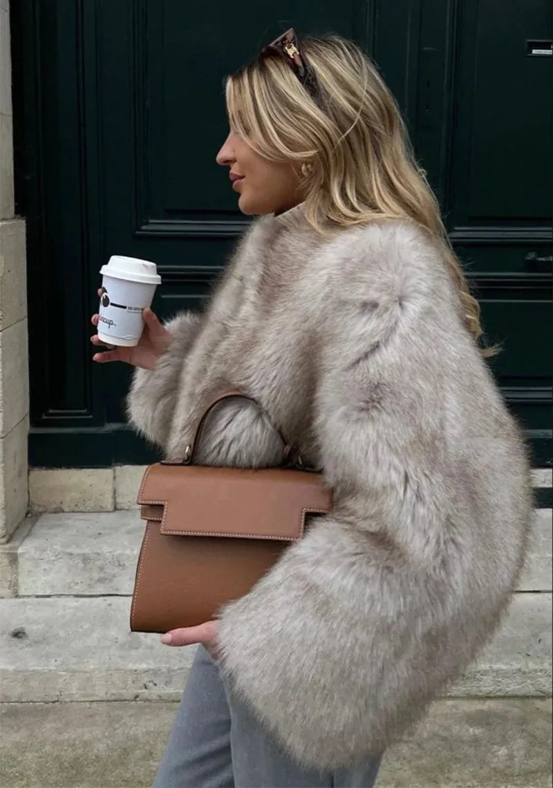 Women's Iconic Street Fashion Week Luxury Brand Gardient Cropped Faux Fur Coat for Winter 2023
